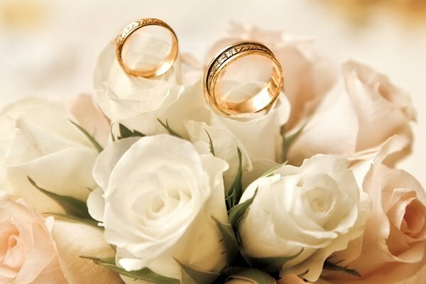 Атласная свадьба: Что муж может подарить жене?